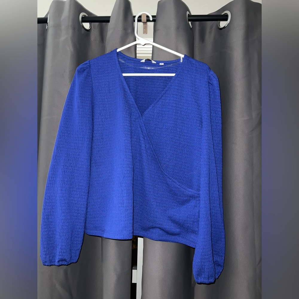NWOT Reitmans XL Royal Blue long sleeve Wrap top with elastic sleeves